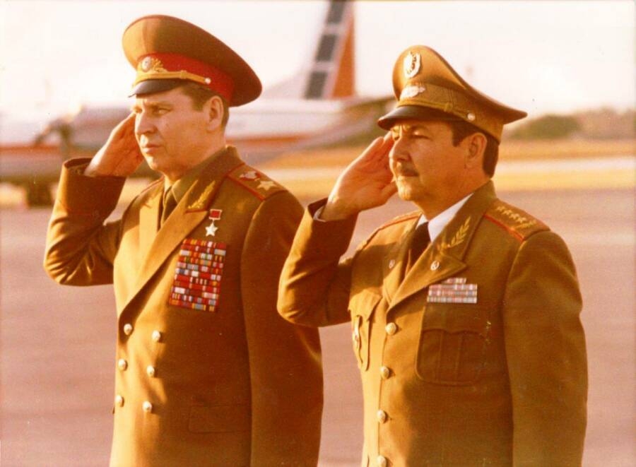 Маршал Огарков во время визита на Кубу рядом с Раулем Кастро